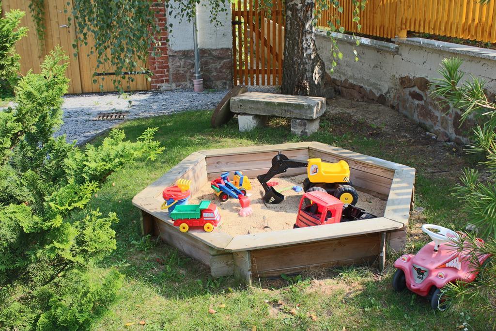 Ferienhof Graefe - 3-Seiten Hof Mit Grossem Garten, Pool & Sauna マイセン エクステリア 写真